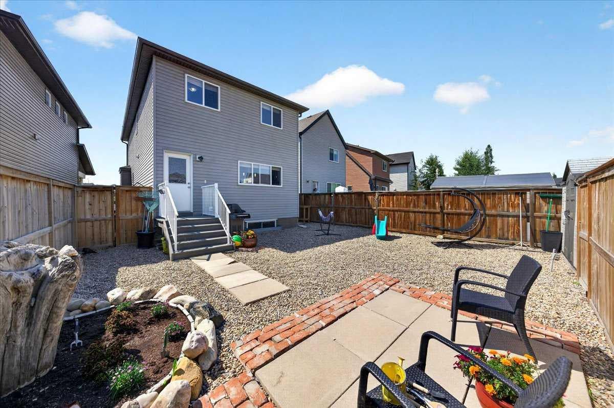 138 Copperpond Heights SE