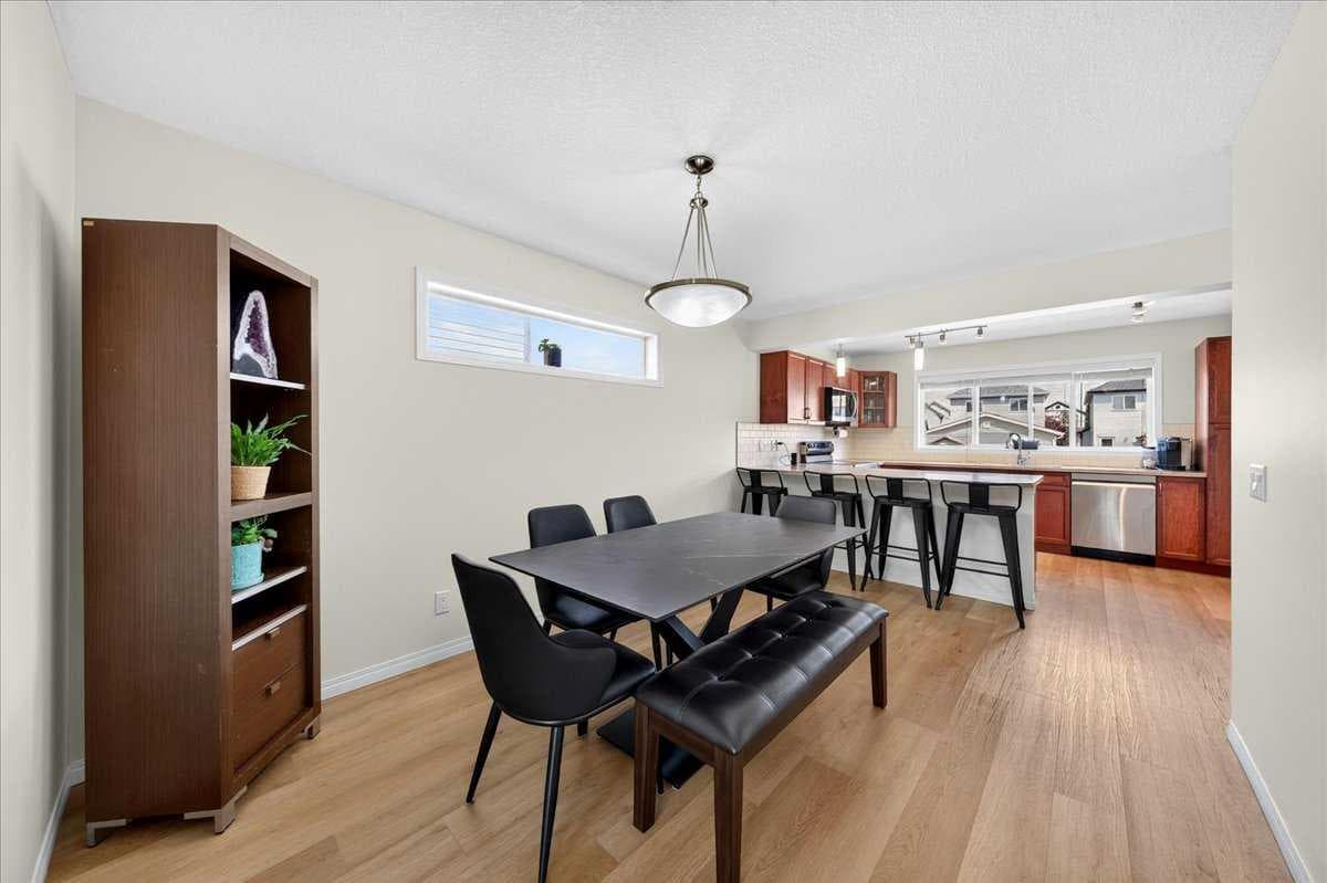 138 Copperpond Heights SE