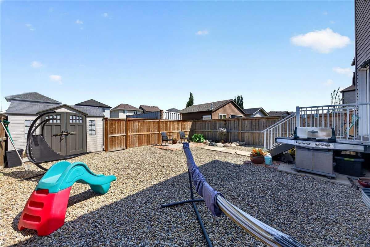 138 Copperpond Heights SE