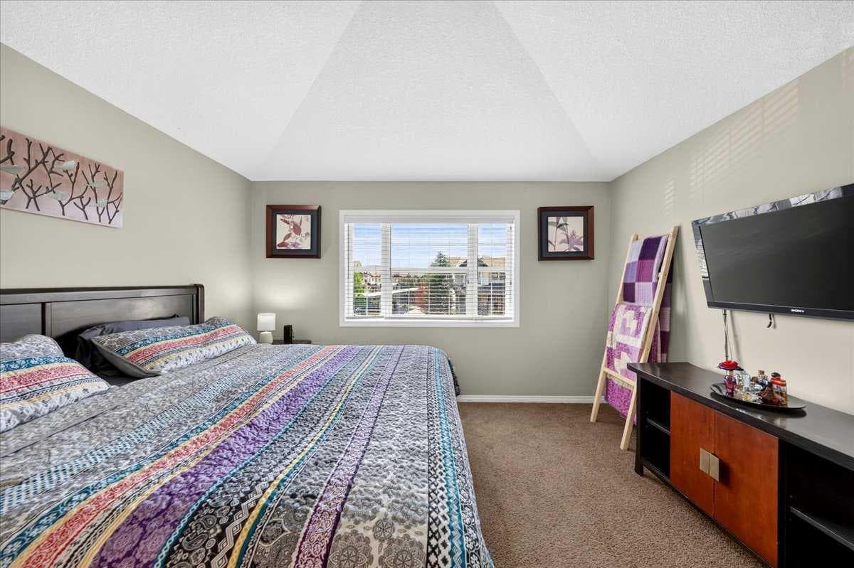 138 Copperpond Heights SE