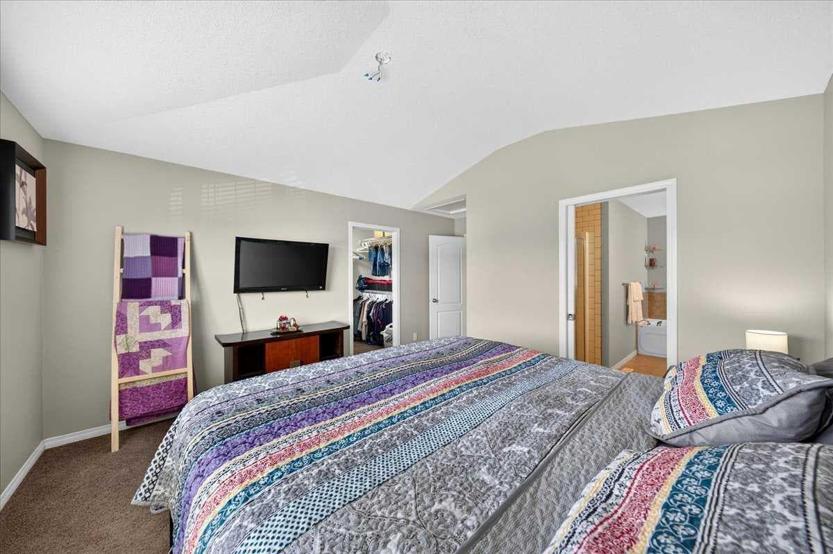 138 Copperpond Heights SE