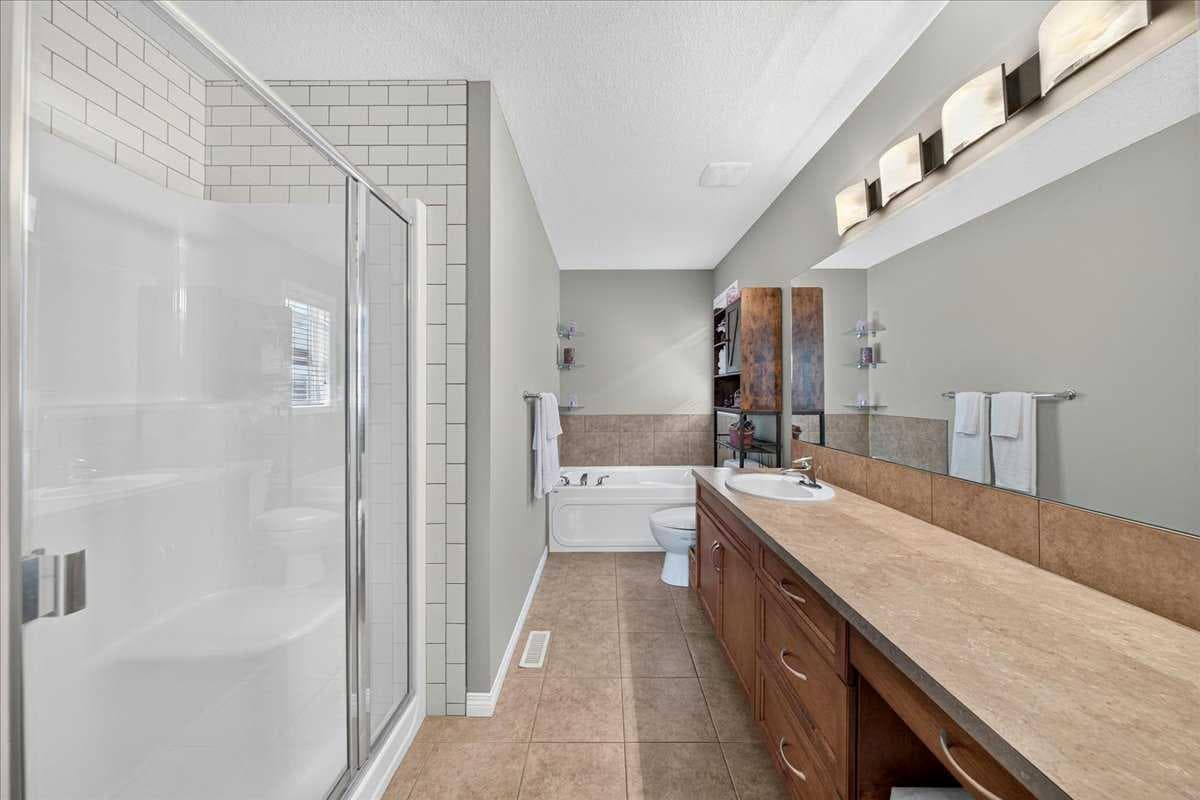 138 Copperpond Heights SE