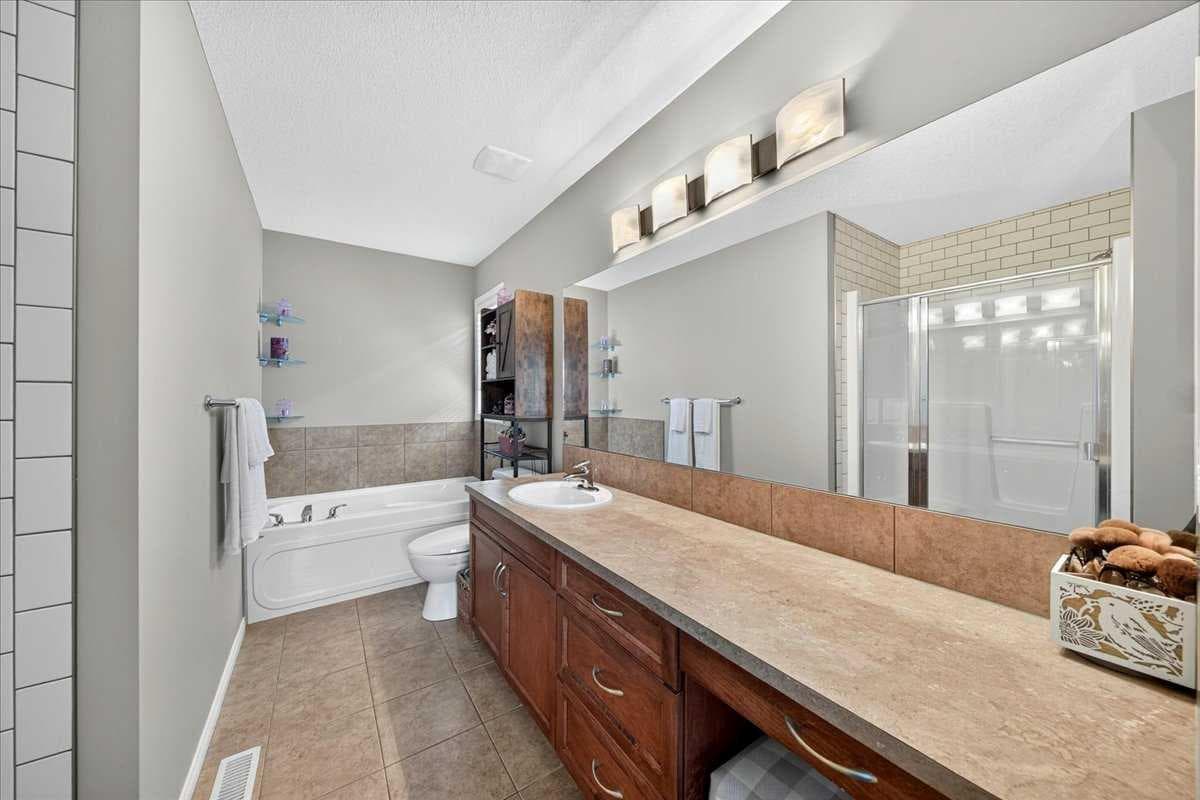 138 Copperpond Heights SE