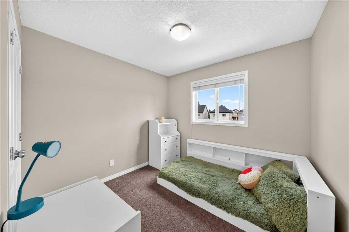 138 Copperpond Heights SE