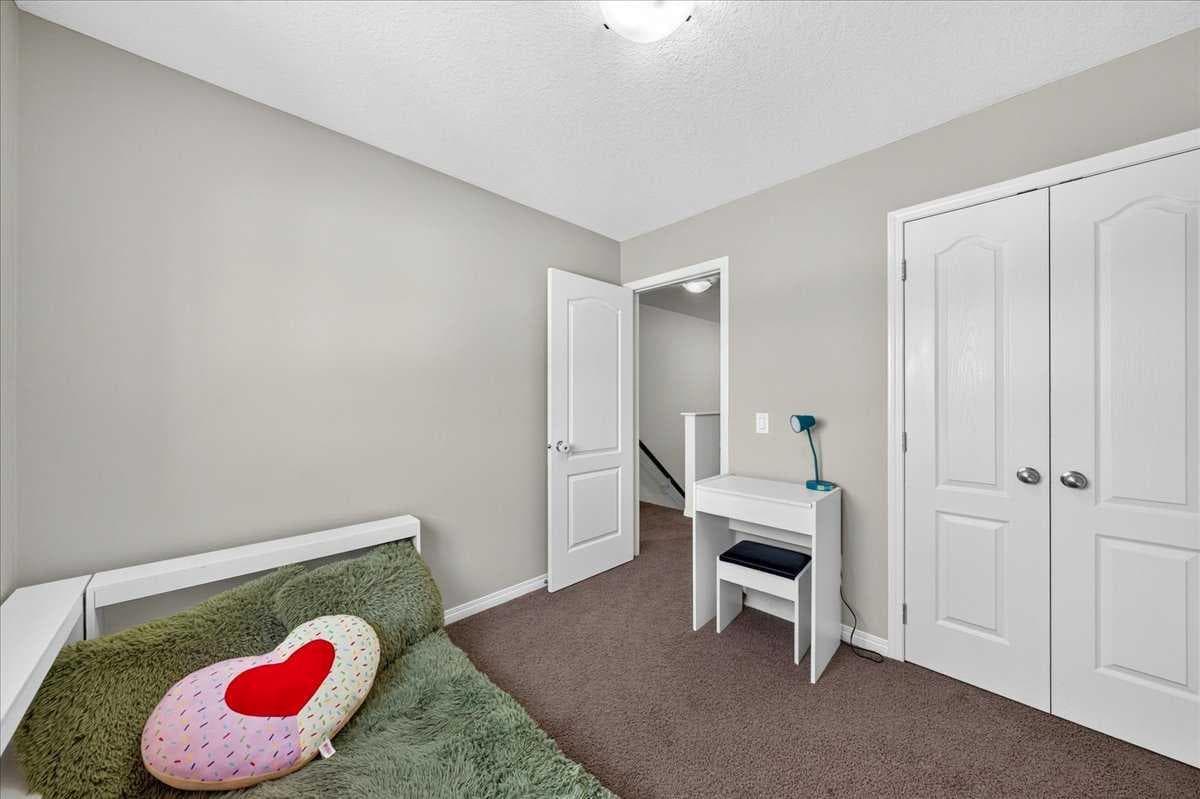 138 Copperpond Heights SE