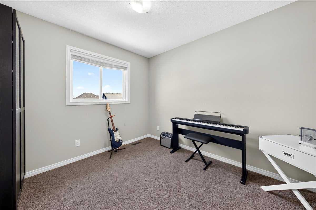 138 Copperpond Heights SE