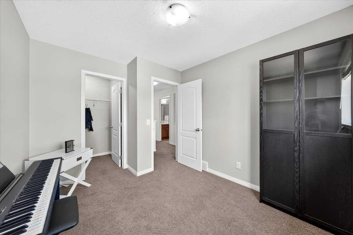138 Copperpond Heights SE