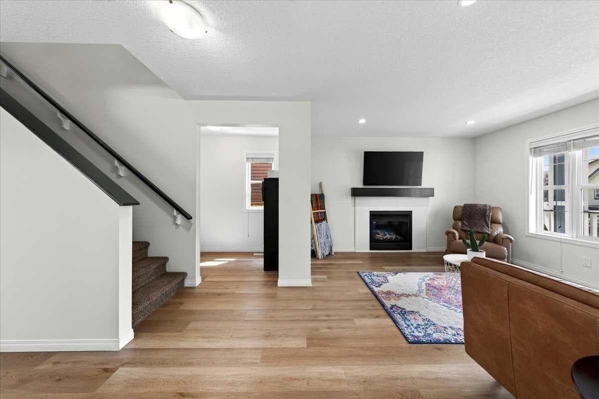 138 Copperpond Heights SE
