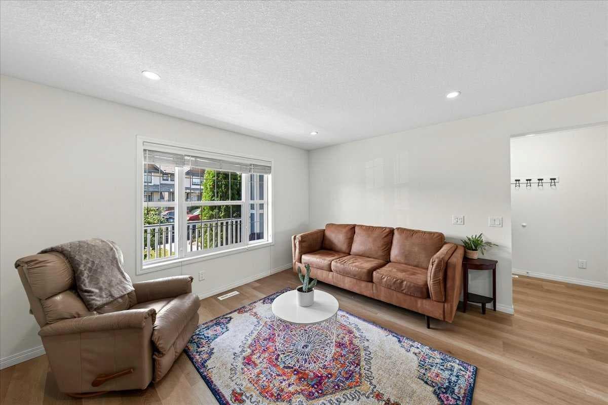 138 Copperpond Heights SE