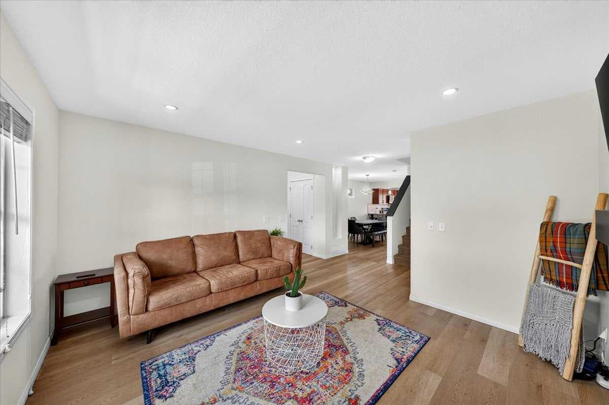 138 Copperpond Heights SE