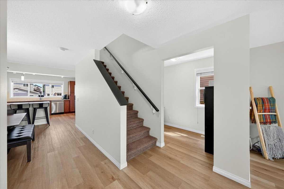 138 Copperpond Heights SE