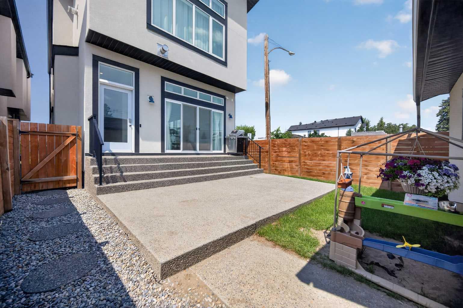 1704 26A Street SW