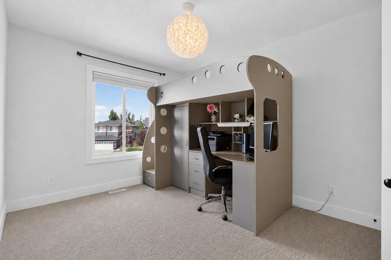 108 Kinniburgh Close 