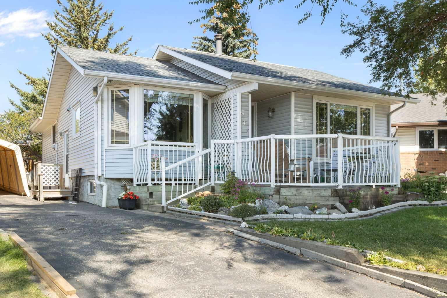 243 Radcliffe Place SE