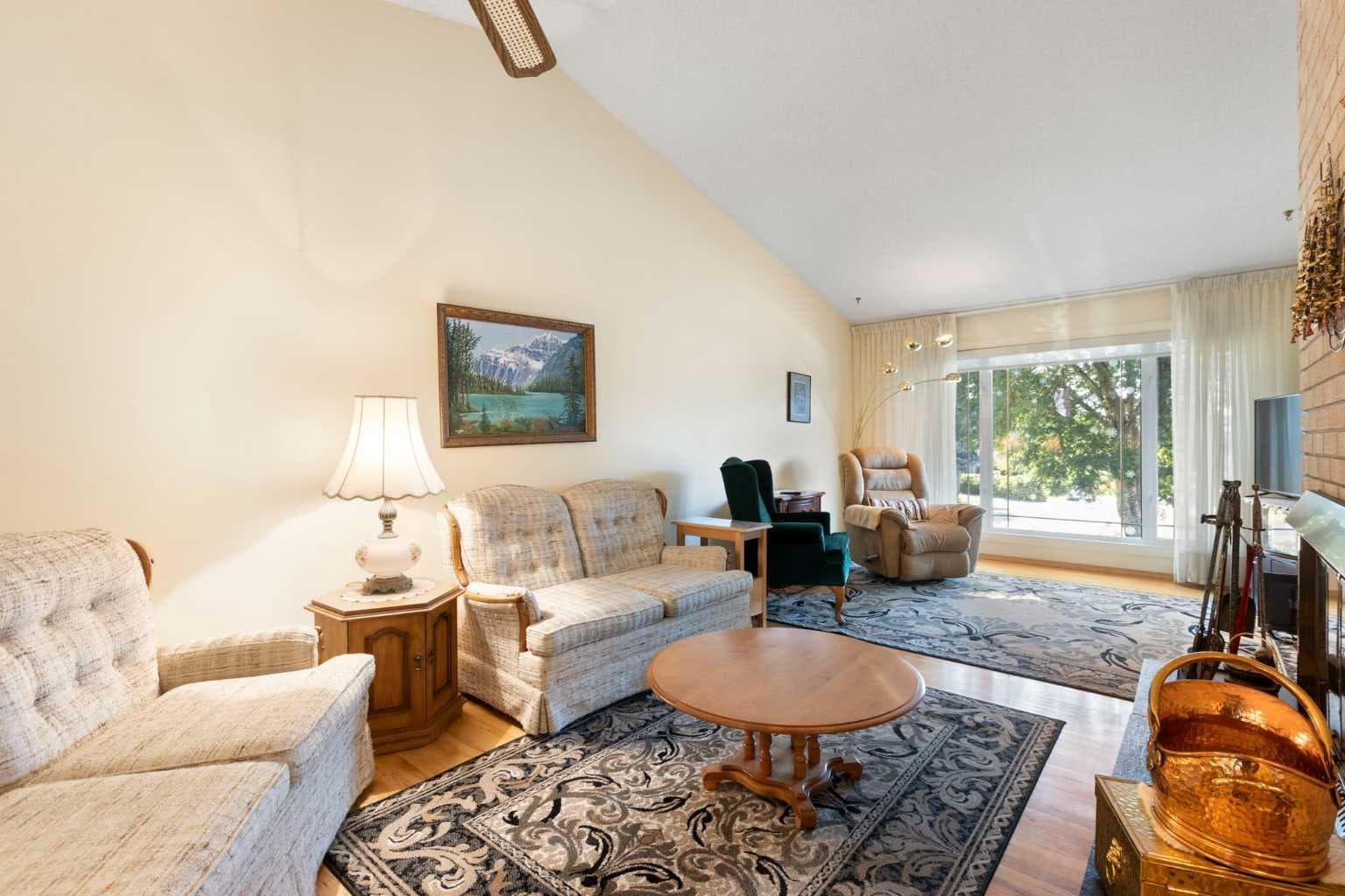 243 Radcliffe Place SE
