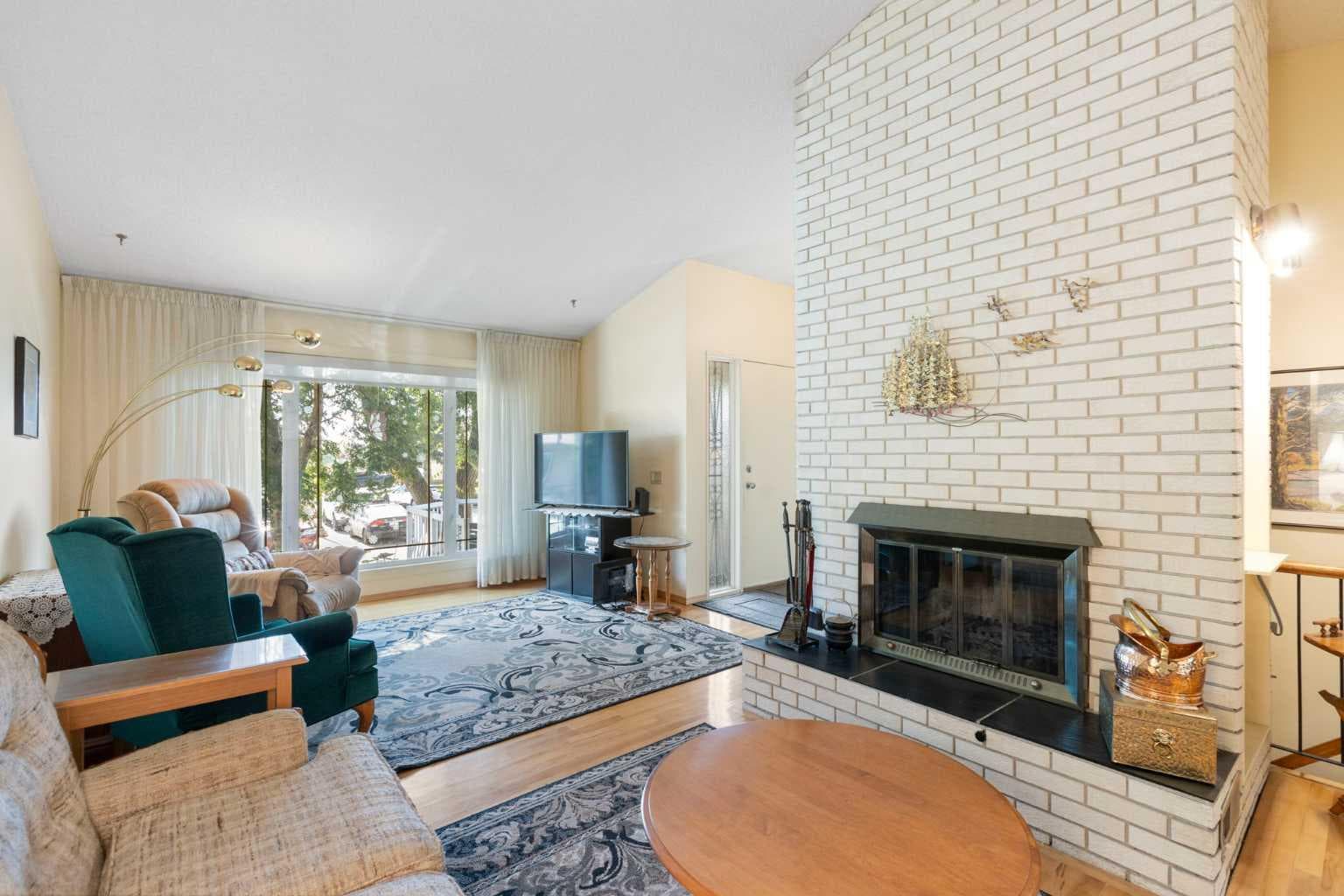 243 Radcliffe Place SE