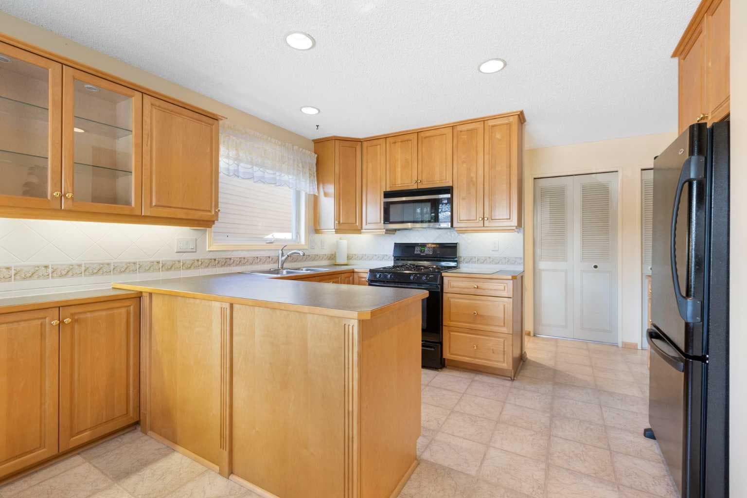 243 Radcliffe Place SE