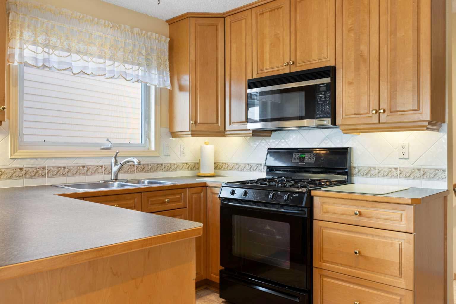243 Radcliffe Place SE