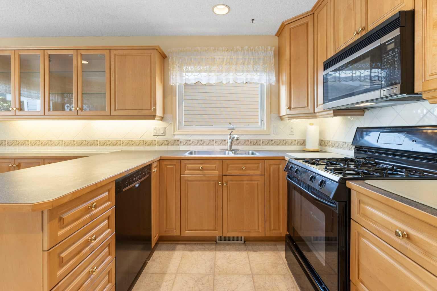 243 Radcliffe Place SE
