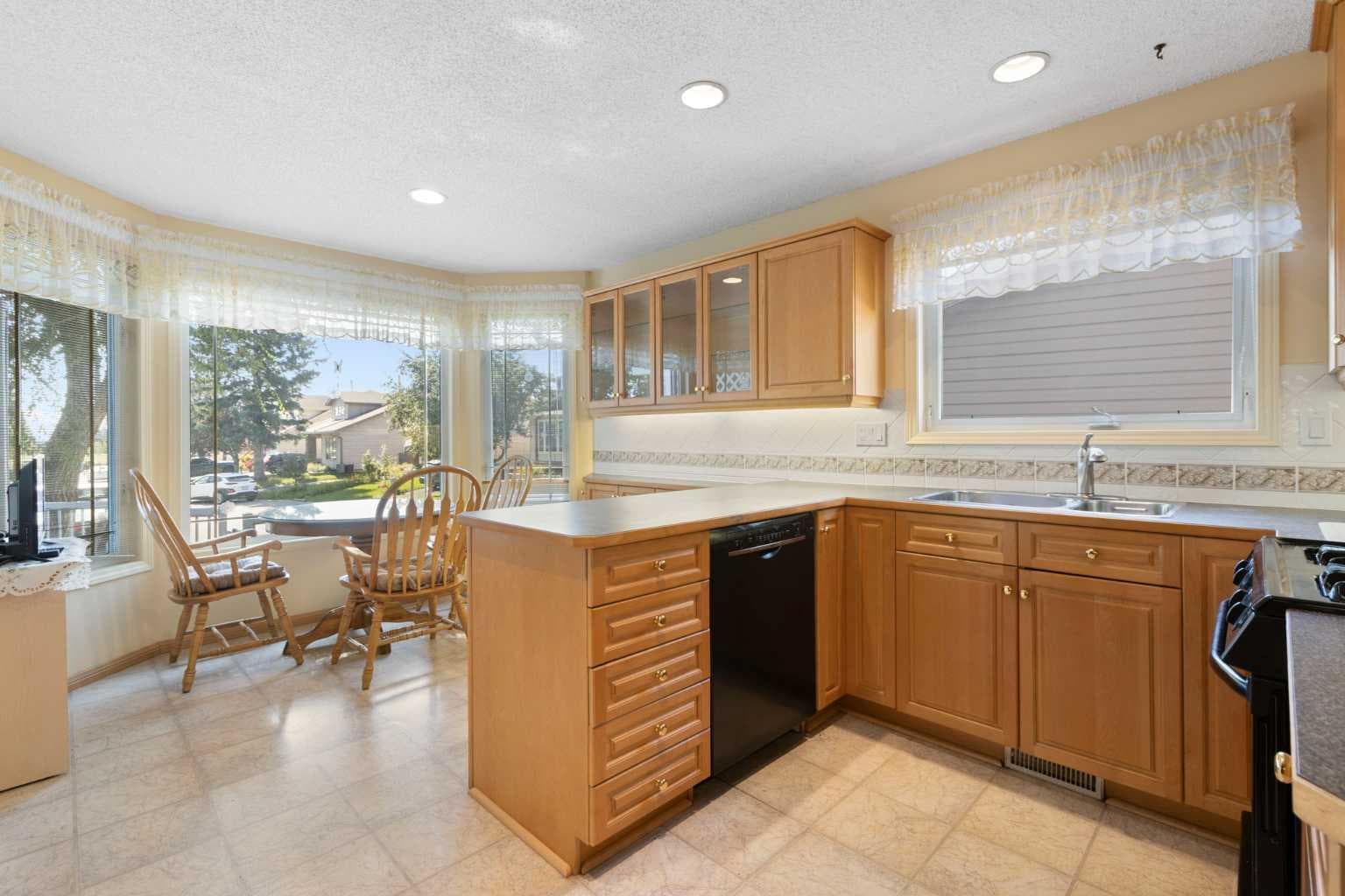 243 Radcliffe Place SE