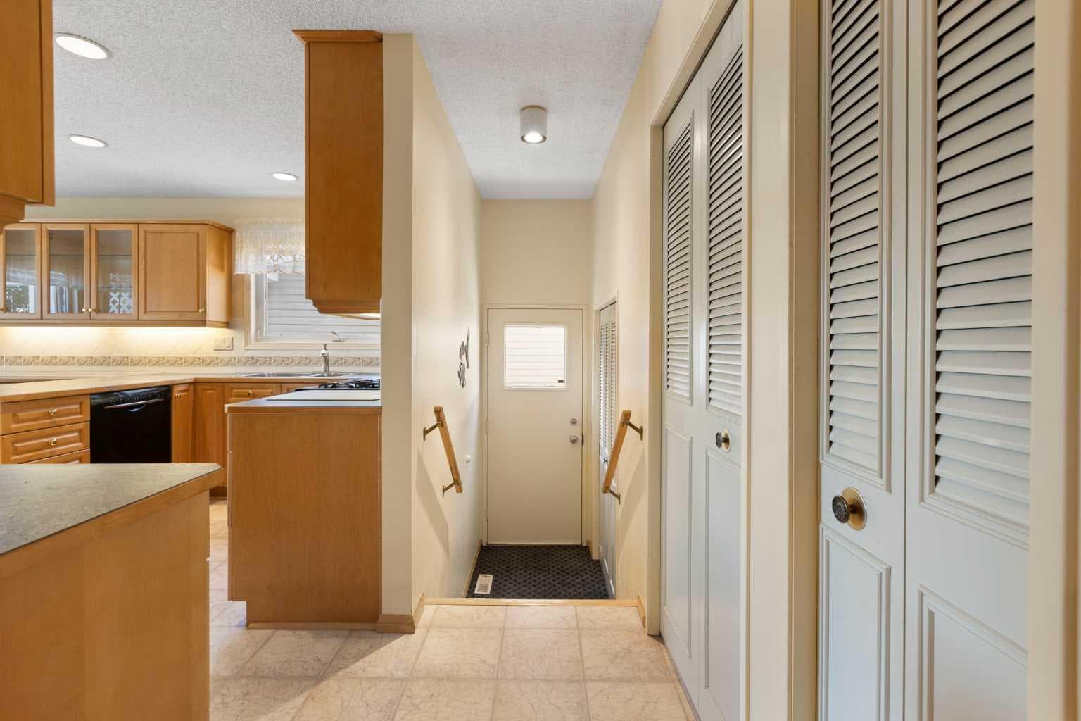 243 Radcliffe Place SE