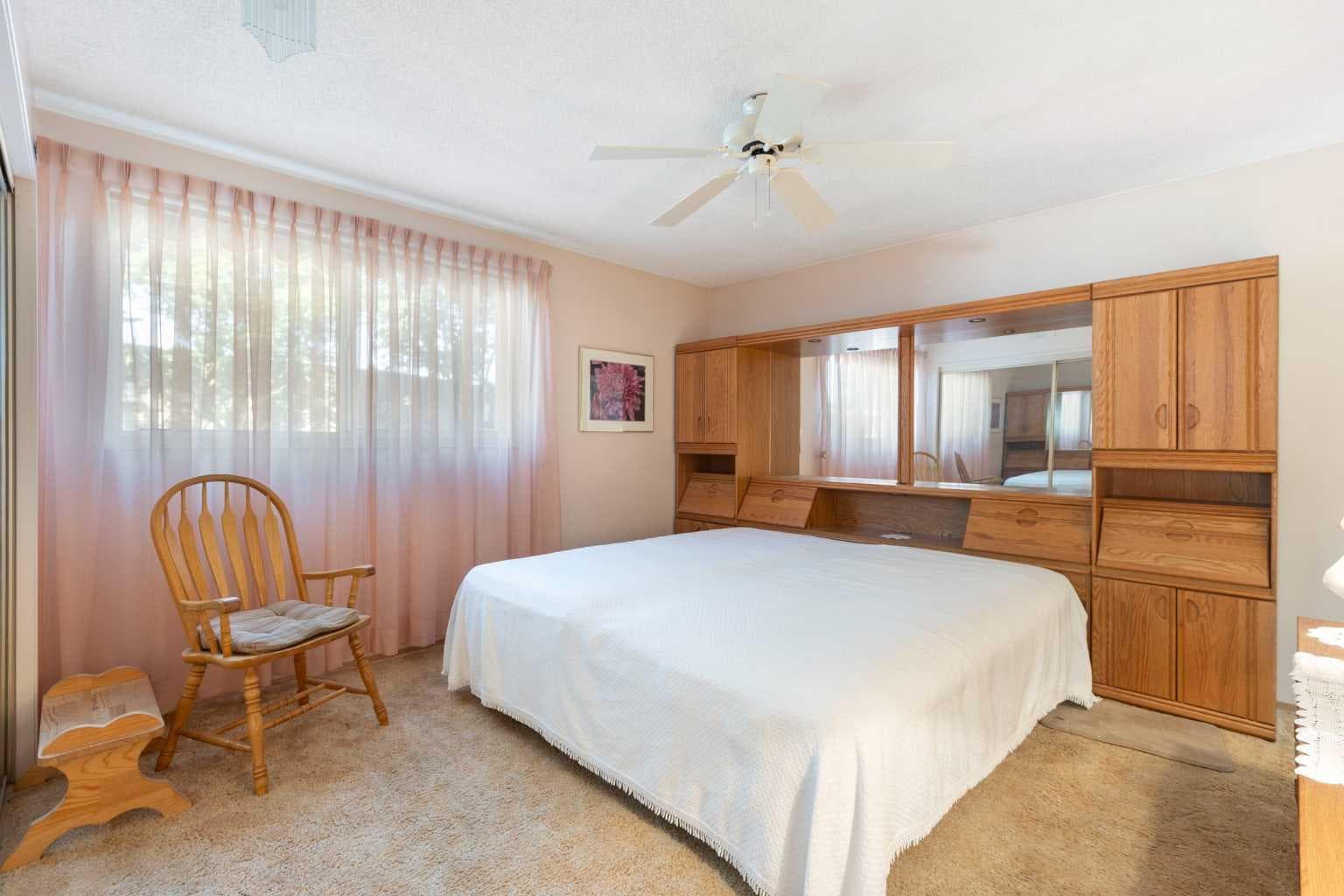 243 Radcliffe Place SE