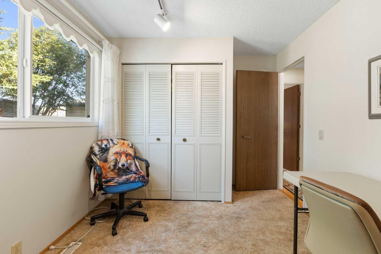 243 Radcliffe Place SE