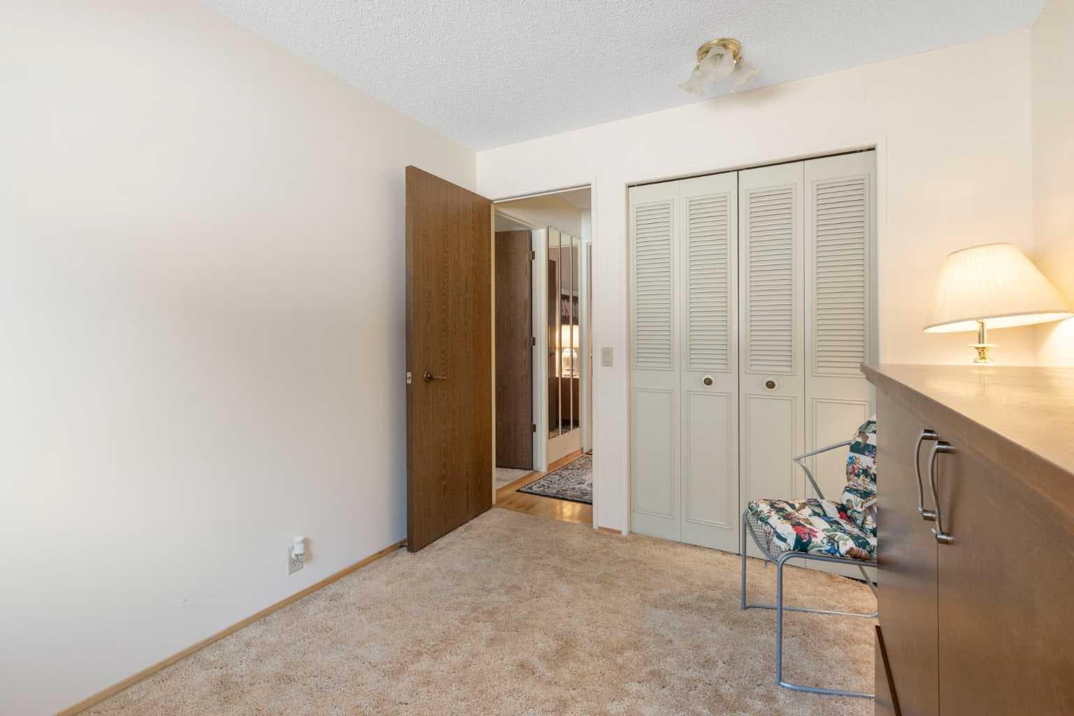 243 Radcliffe Place SE