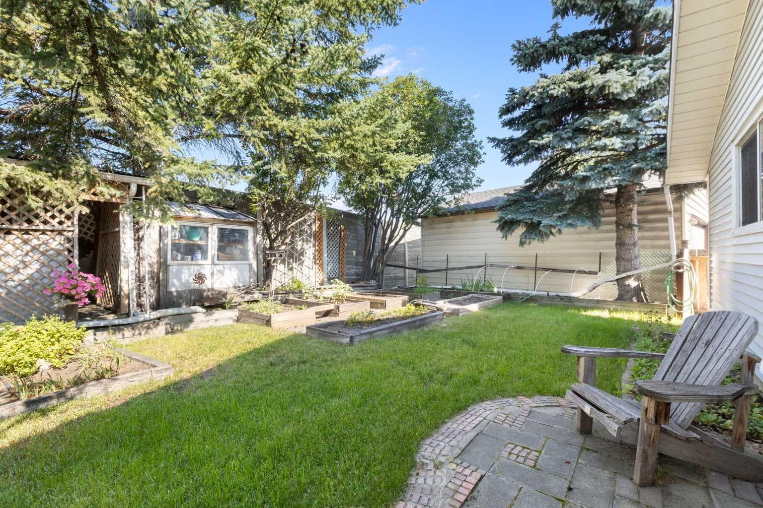 243 Radcliffe Place SE