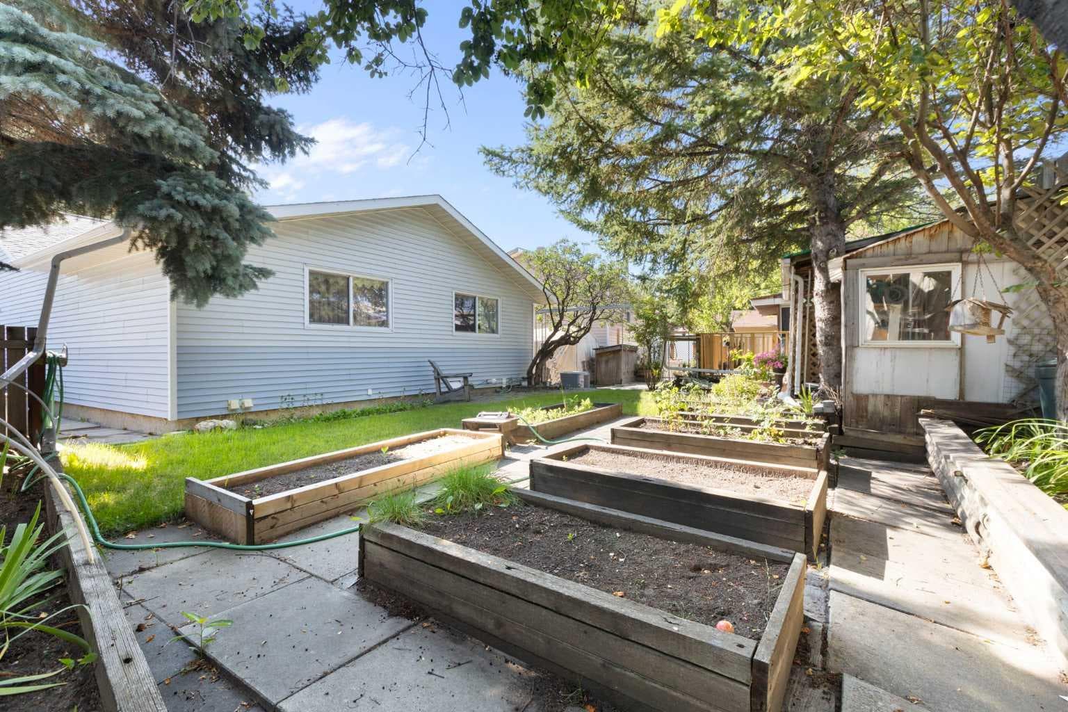 243 Radcliffe Place SE
