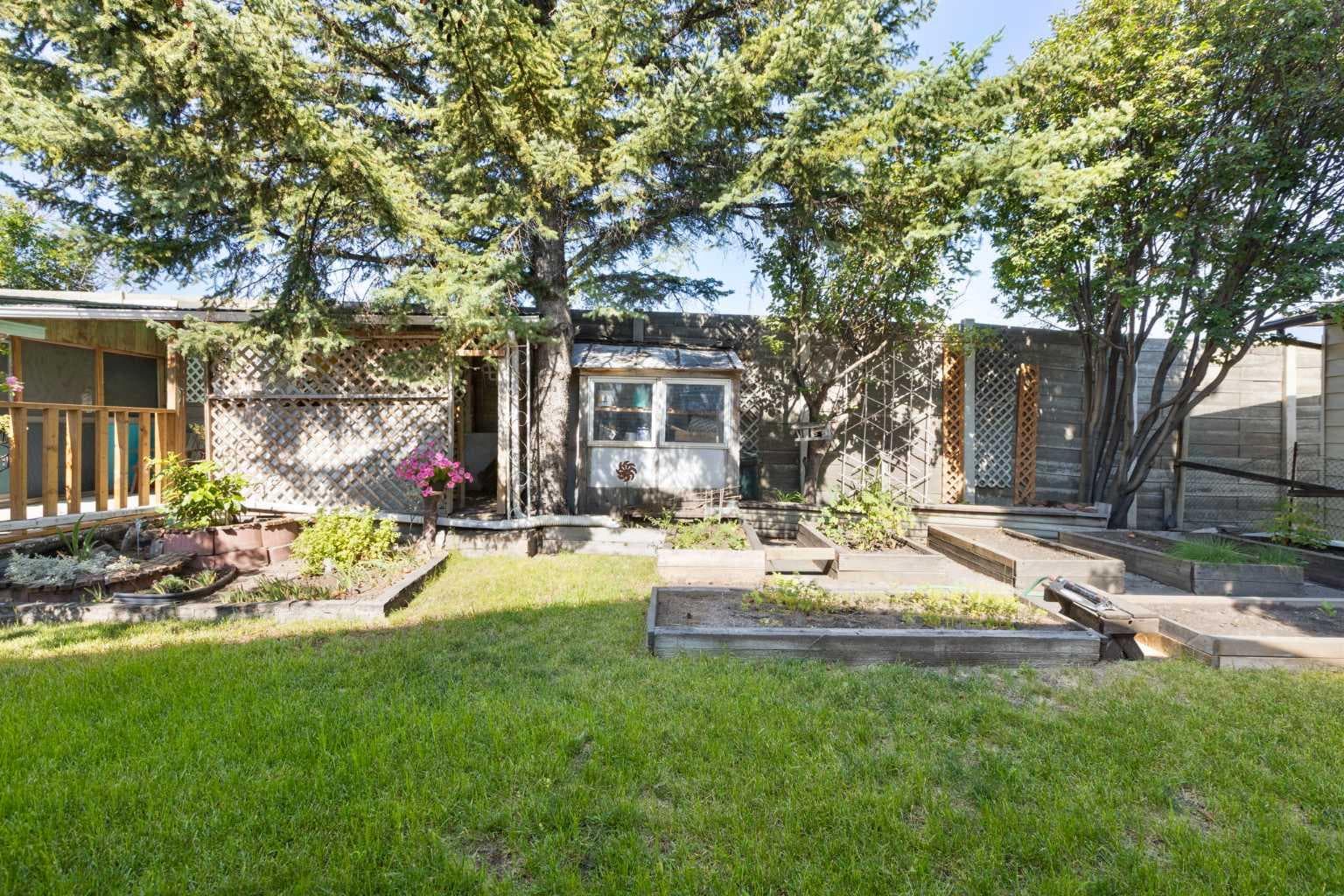 243 Radcliffe Place SE