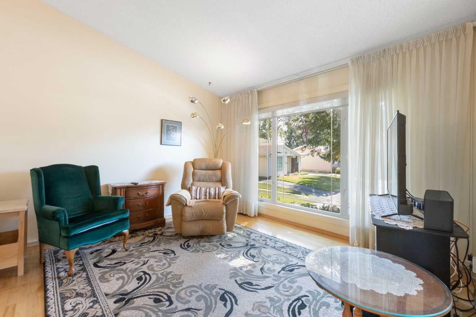 243 Radcliffe Place SE