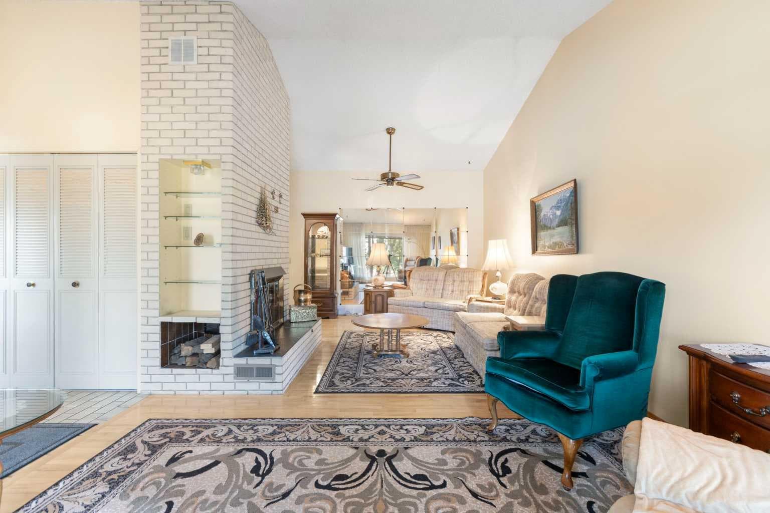 243 Radcliffe Place SE