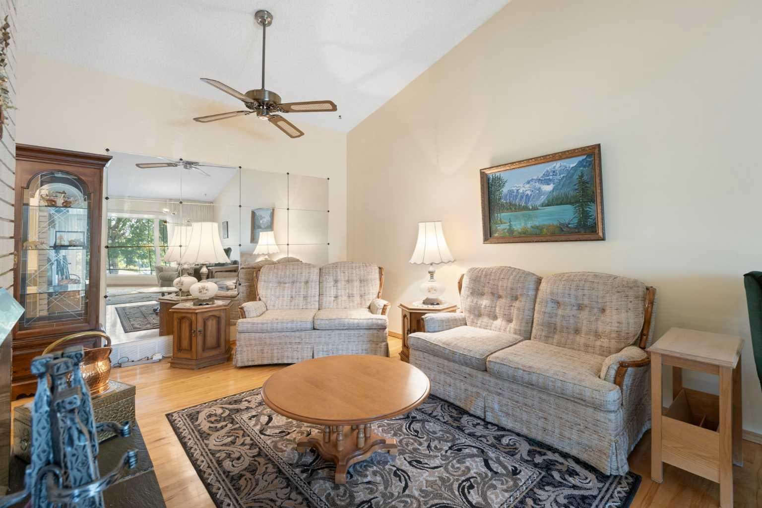 243 Radcliffe Place SE