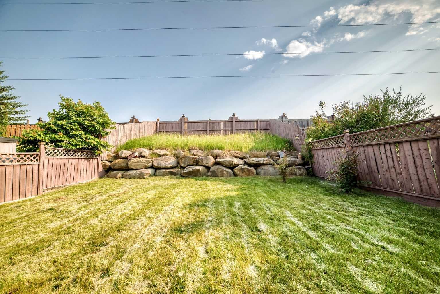 163 Valley Crest Close NW