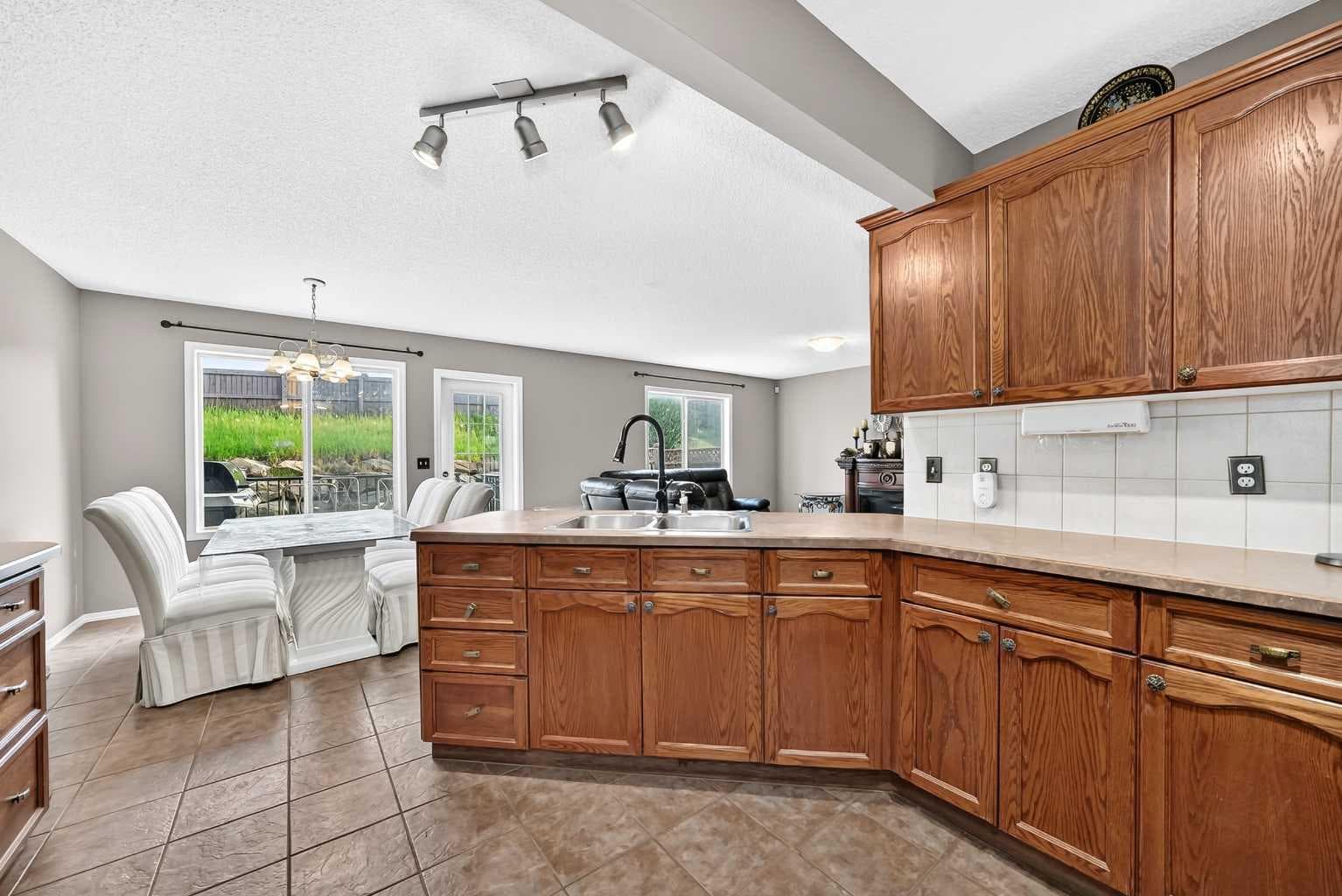 163 Valley Crest Close NW