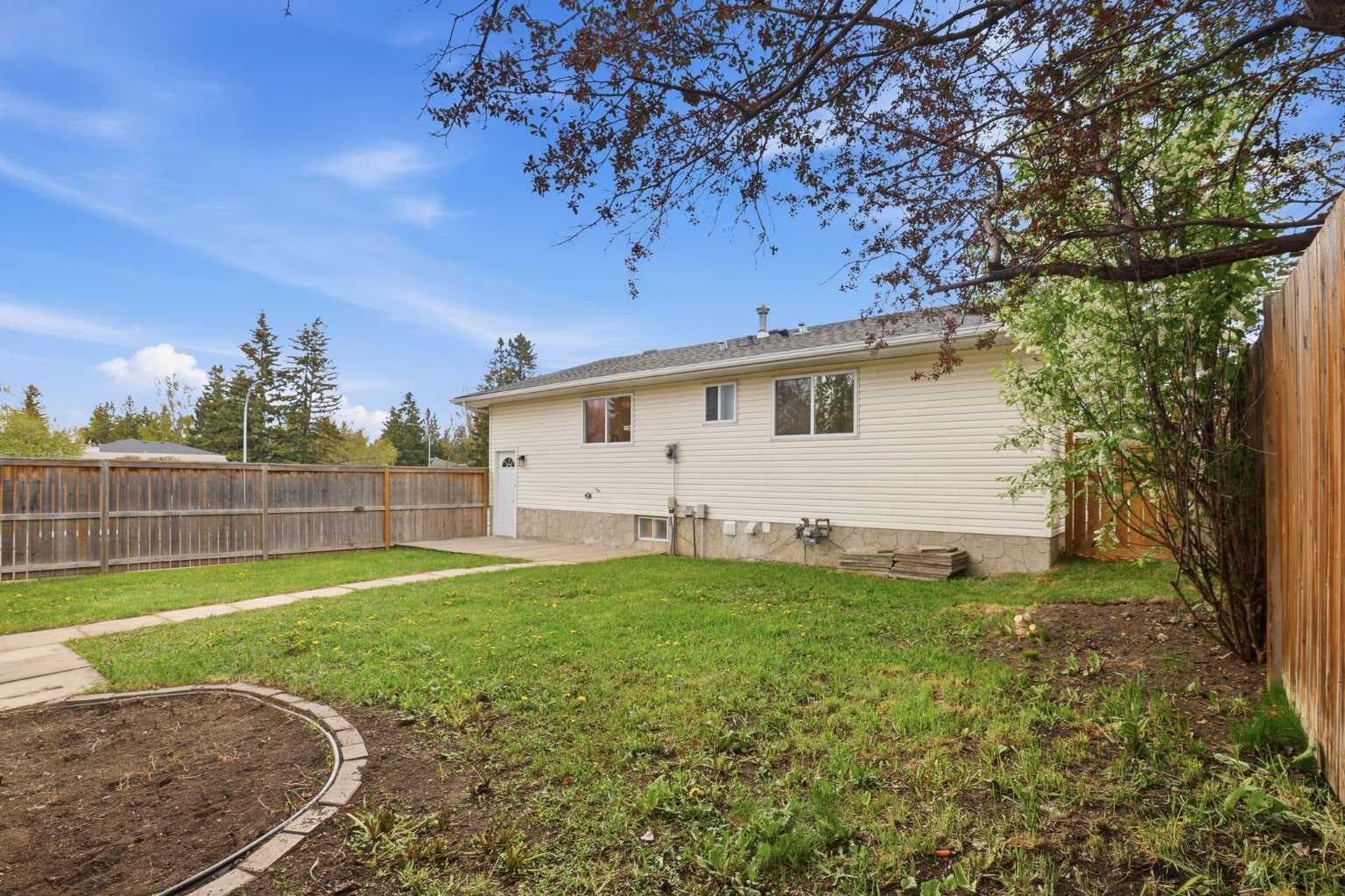 5439 Dalrymple Crescent NW