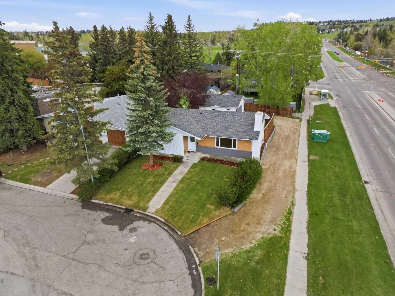 5439 Dalrymple Crescent NW