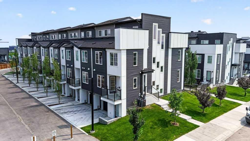 709, 474 Seton Circle SE