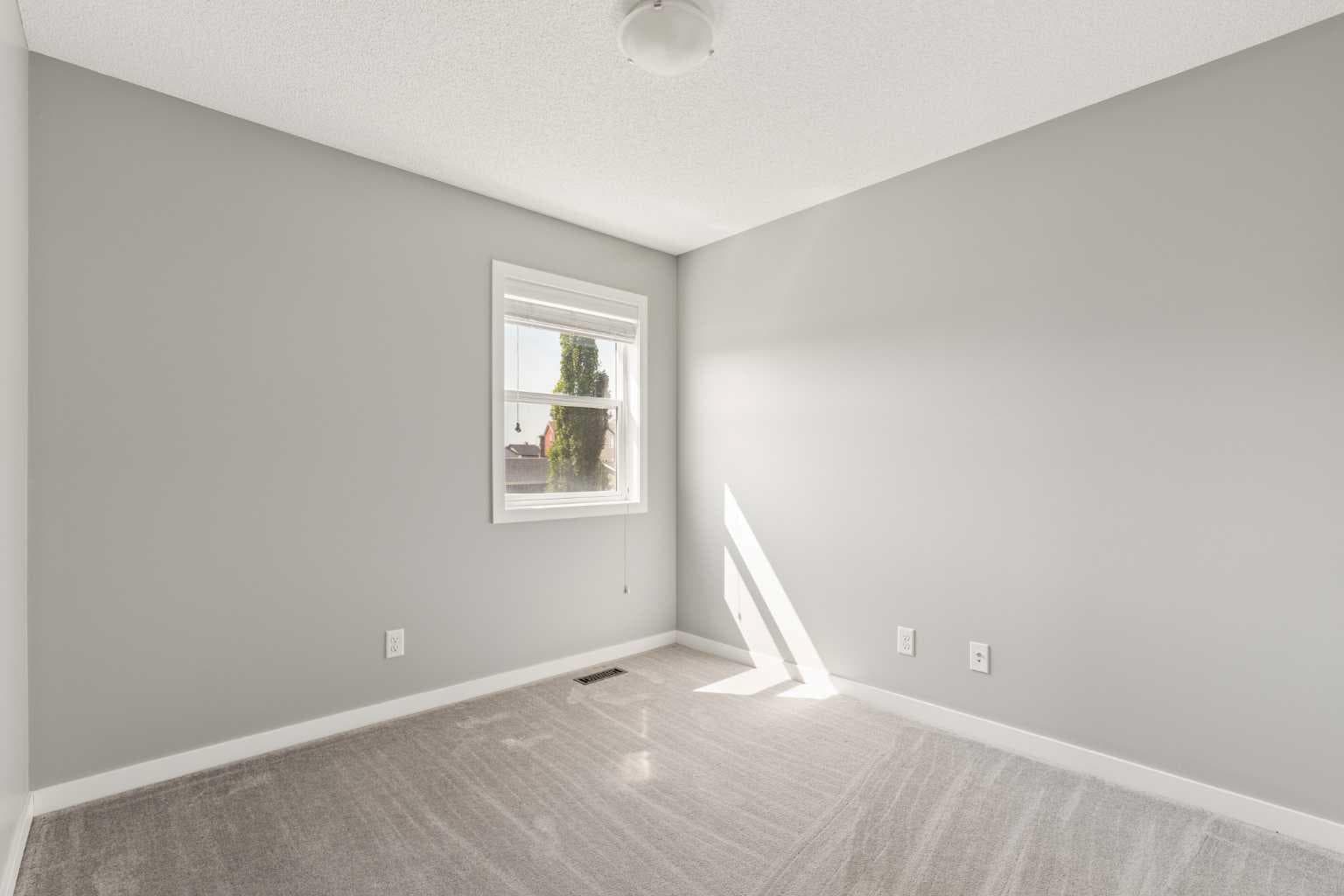 1037 New Brighton Park SE