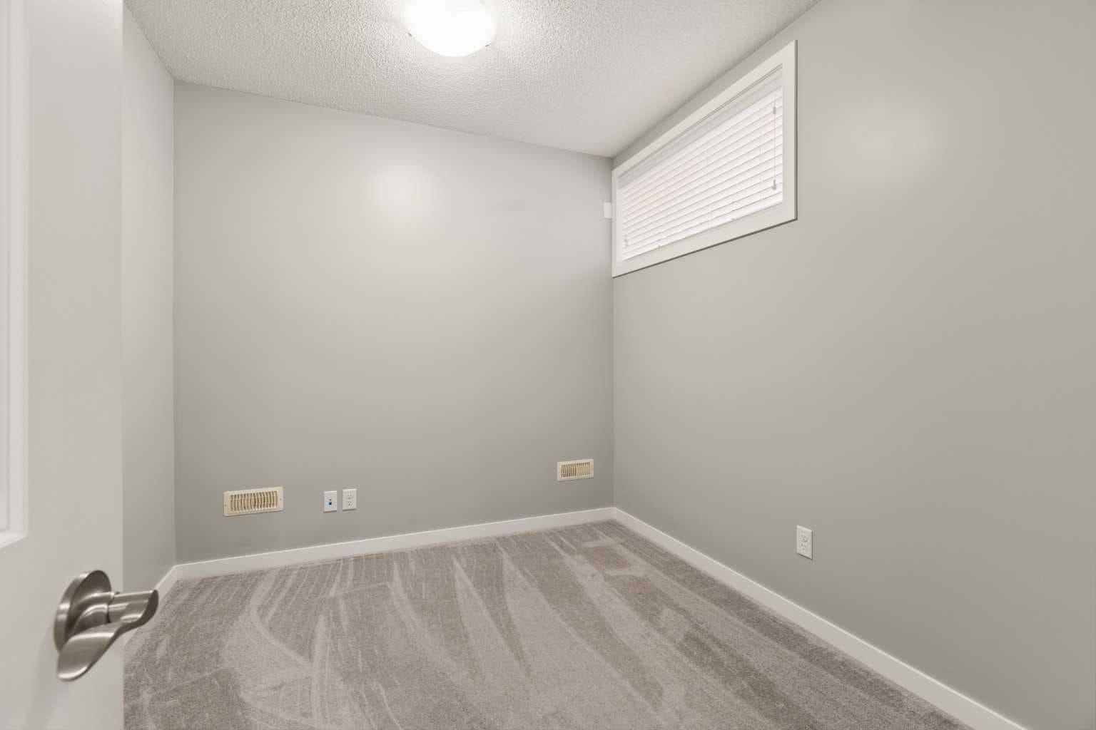 1037 New Brighton Park SE