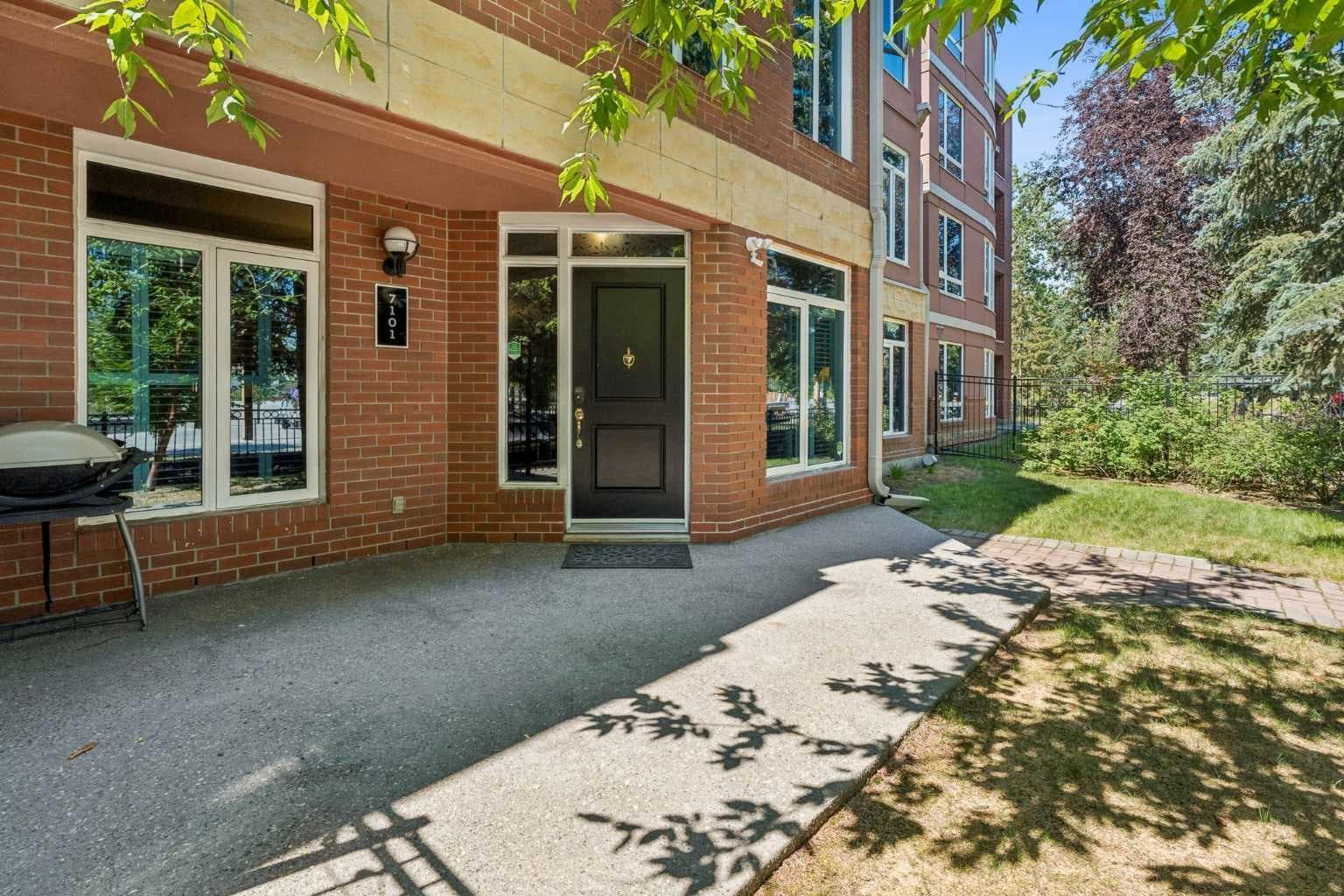 7101, 400 Eau Claire Avenue SW