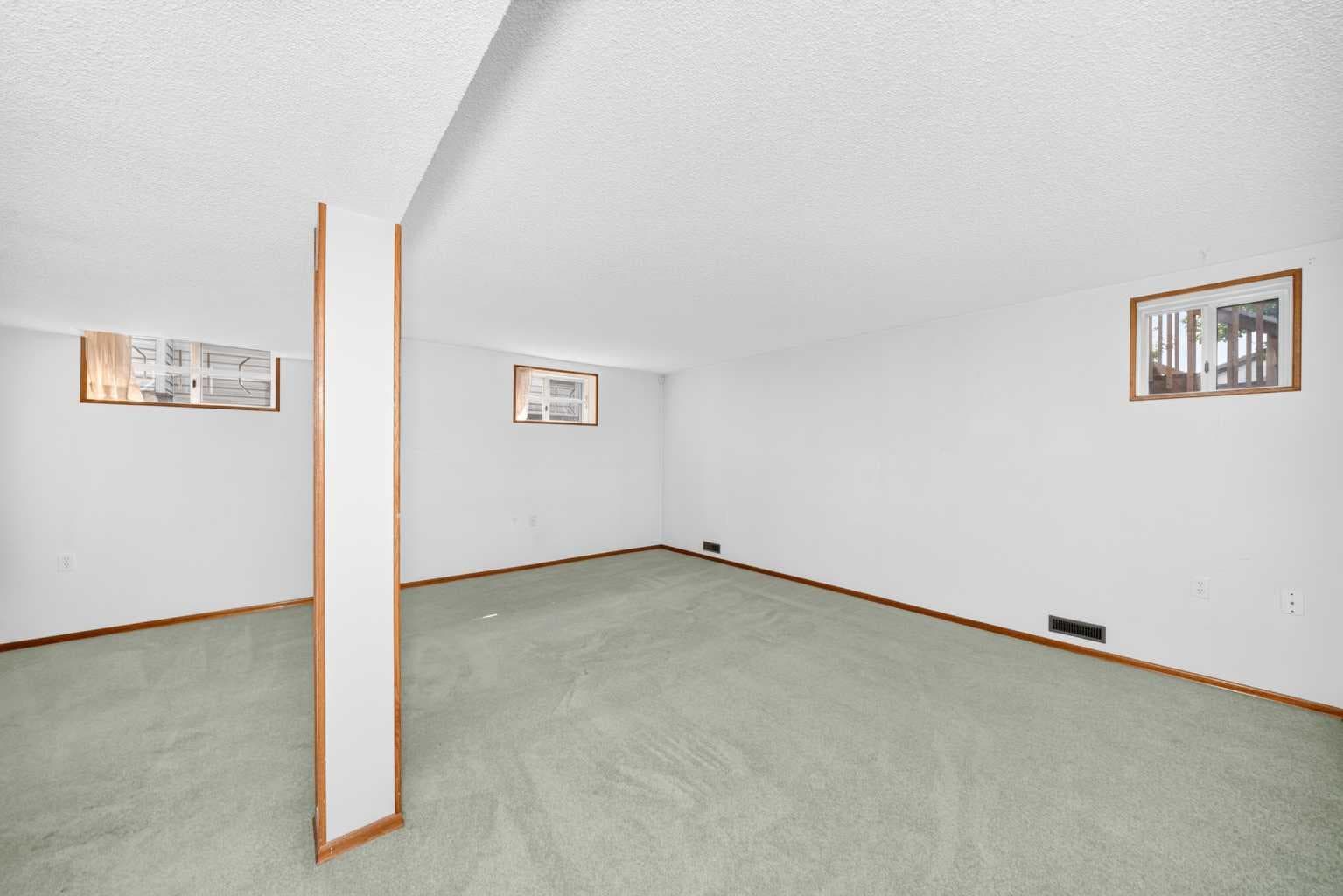 108 Woodside Close NW