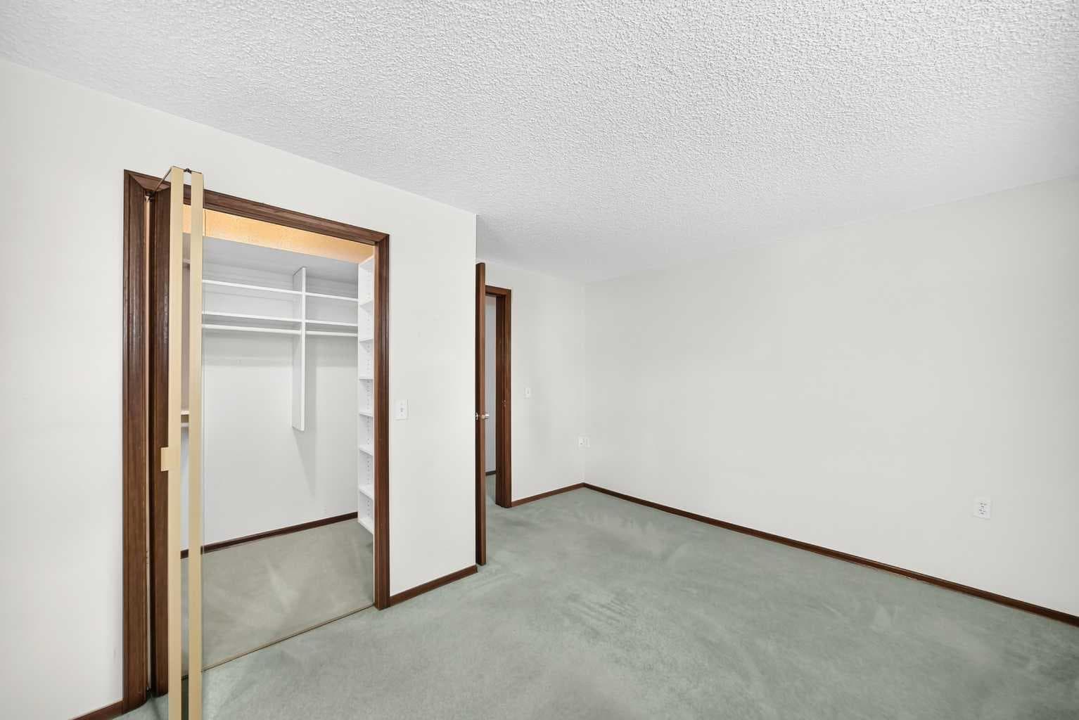108 Woodside Close NW
