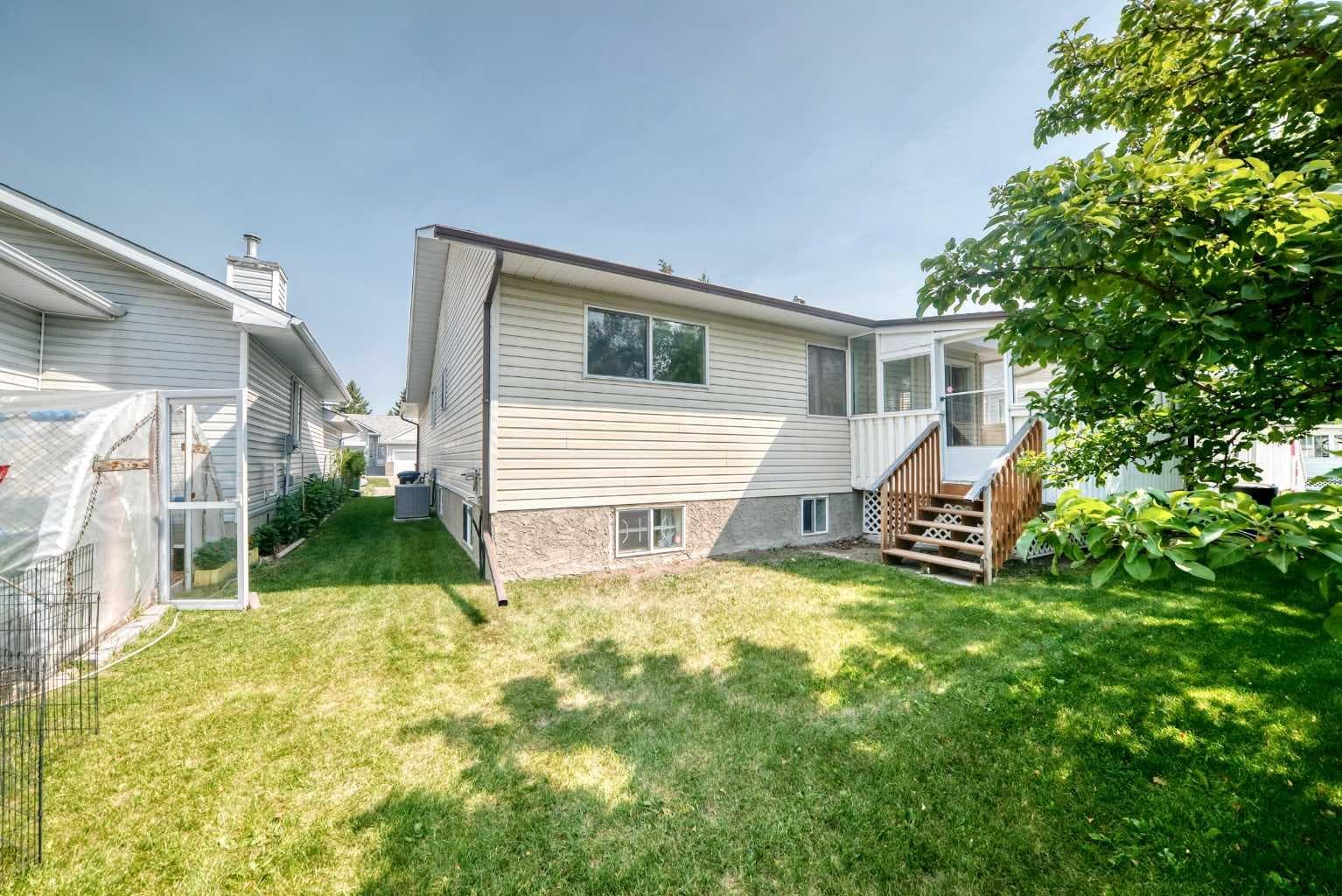 108 Woodside Close NW