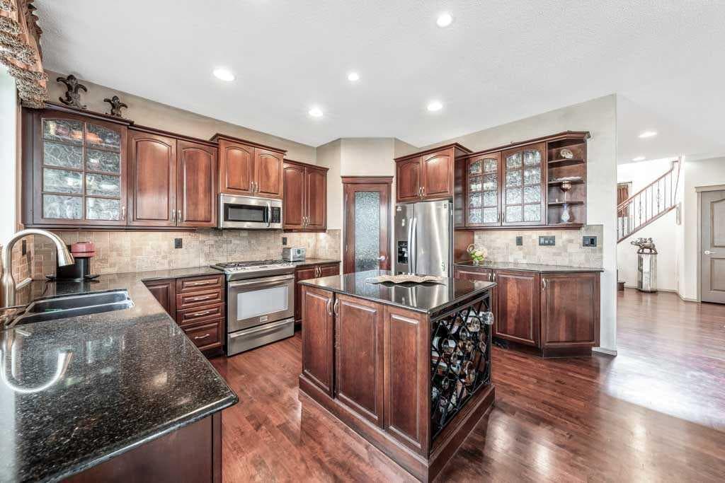 40 Cougar Ridge Heights SW