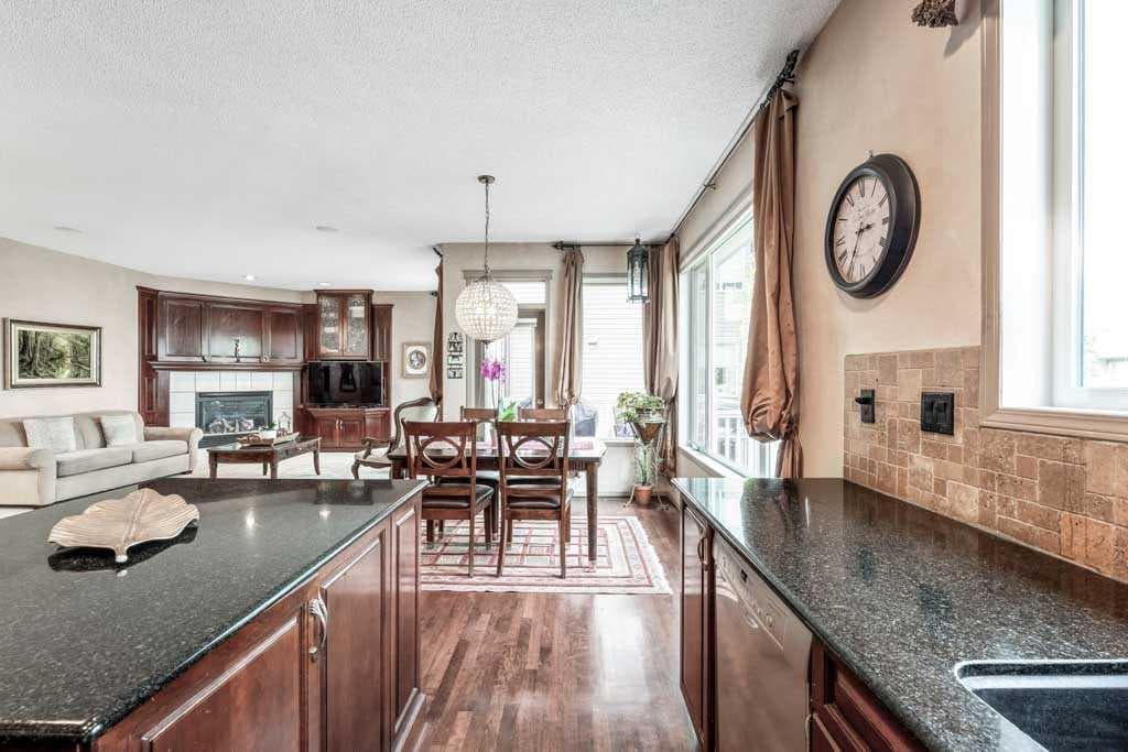 40 Cougar Ridge Heights SW
