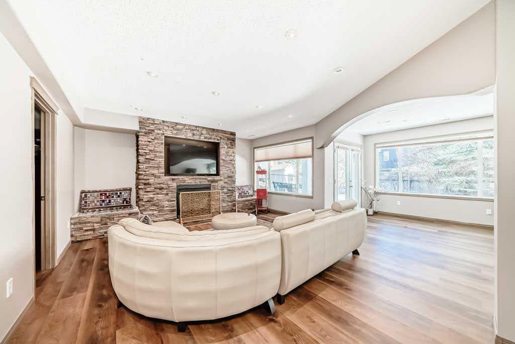 40 Cougar Ridge Heights SW