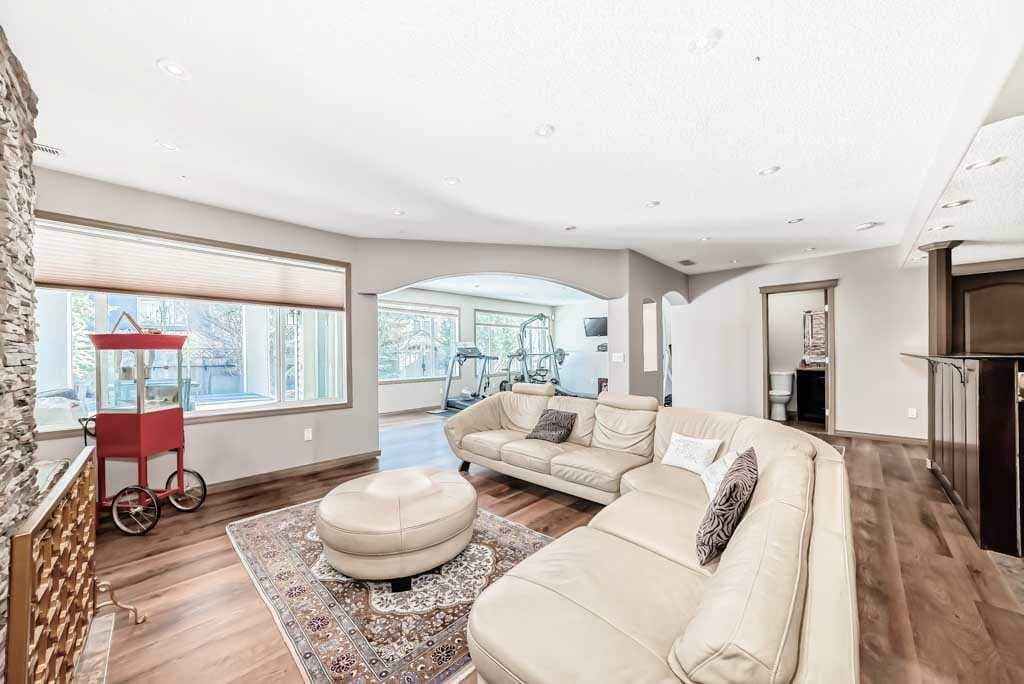 40 Cougar Ridge Heights SW