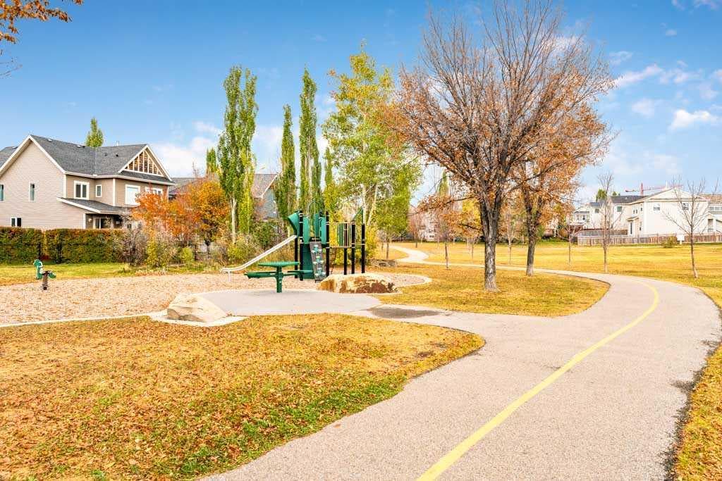 40 Cougar Ridge Heights SW